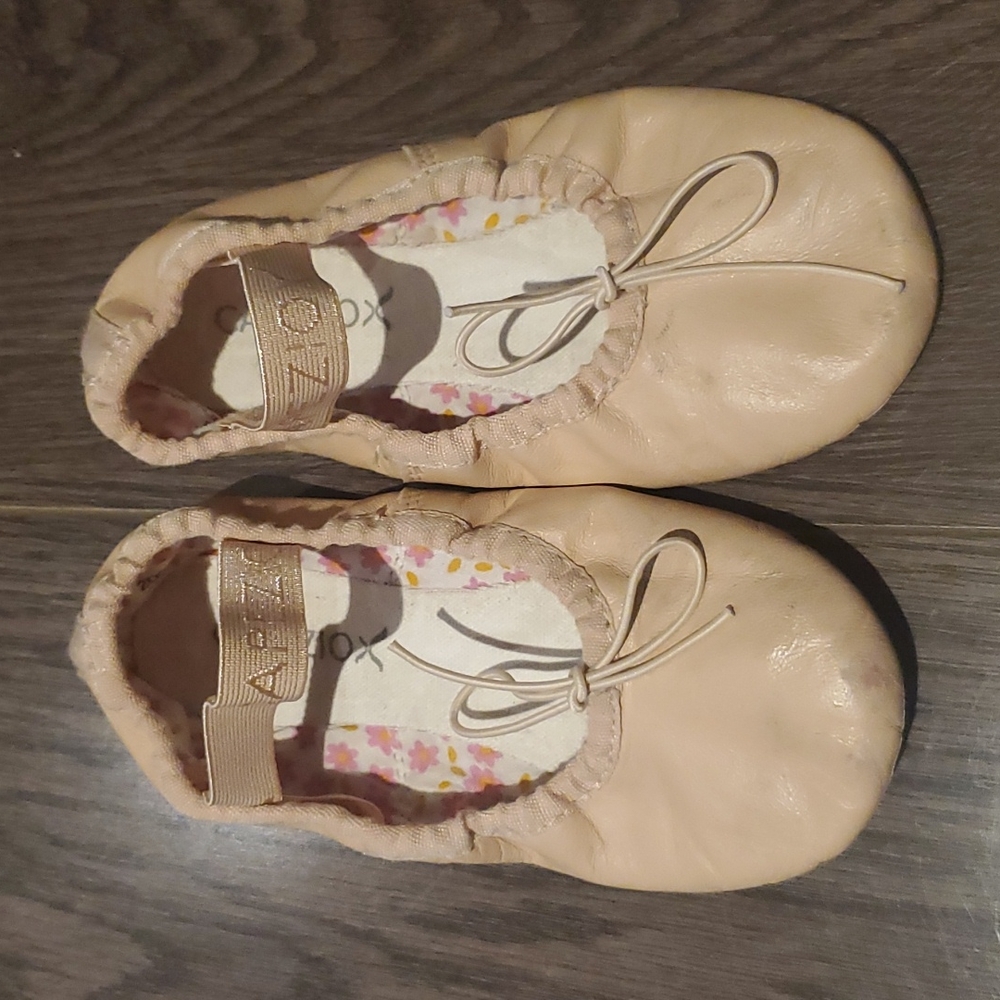 Girls Capezio full leather sole ballet slippers